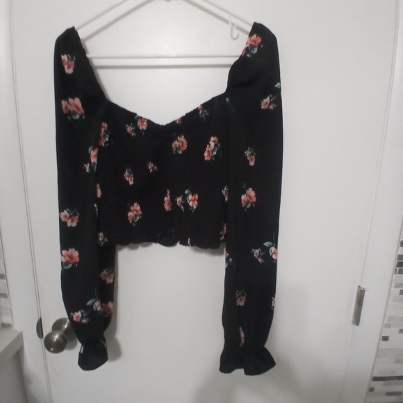 Forever 21 Y2K long sleeve Floral Cold Shoulder Crop Top - Picture 1 of 12